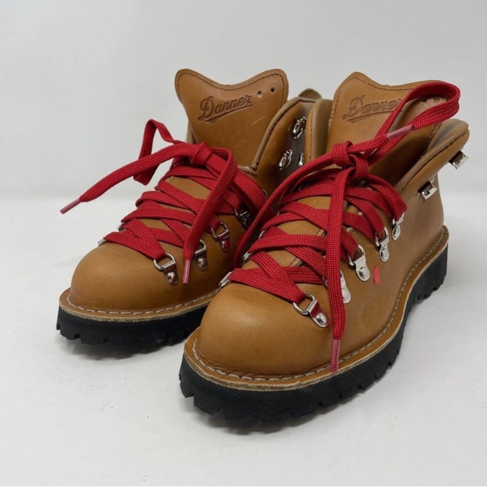 Danner Women's Mountain Light Cascade
Leather Hiking Boot 10 M 31521 USA - 007